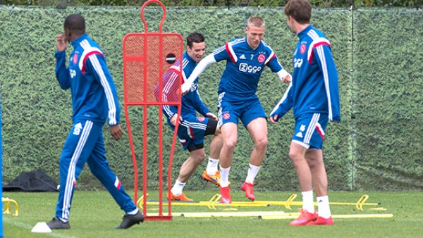 年均薪約4 年均薪約4